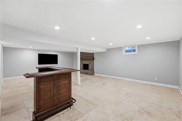 1536 Alvamar Drive, Lawrence, KS 66047