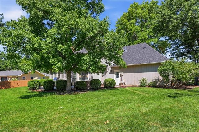 1536 Alvamar Drive, Lawrence, KS 66047
