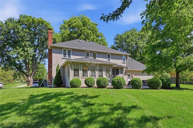 1536 Alvamar Drive, Lawrence, KS 66047