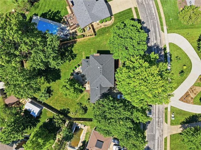 1536 Alvamar Drive, Lawrence, KS 66047
