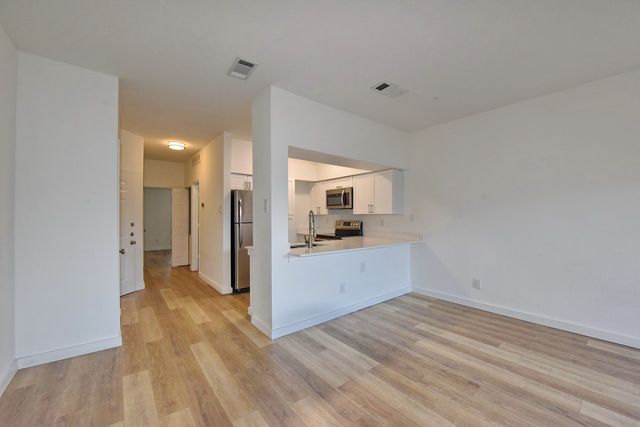 3701 Cedarplaza Lane 205, Dallas, TX 75209