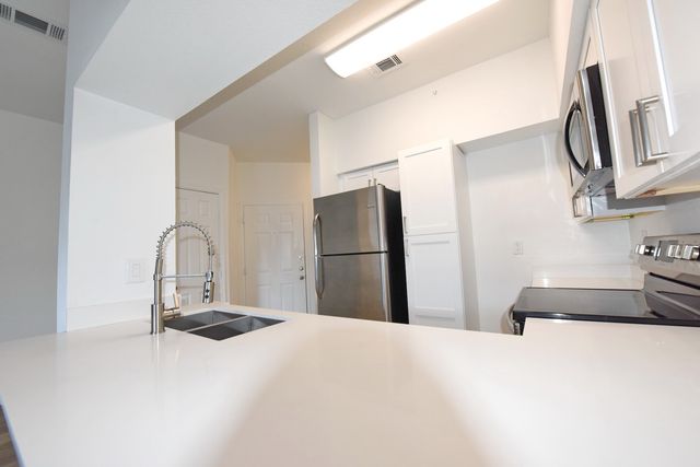 3701 Cedarplaza Lane 205, Dallas, TX 75209