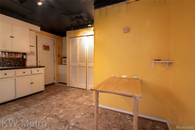 25405 Miracle Drive, Madison Heights, MI 48071