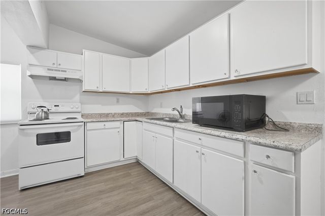 3026 2nd ST, Fort Myers, FL 33916