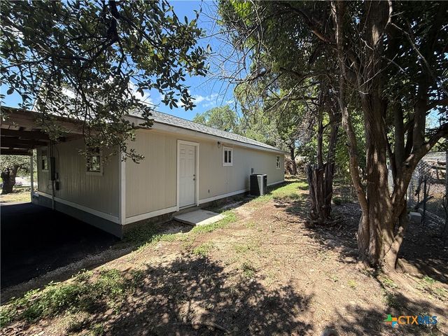 560 Wickford Way, Canyon Lake, TX 78133