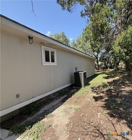 560 Wickford Way, Canyon Lake, TX 78133