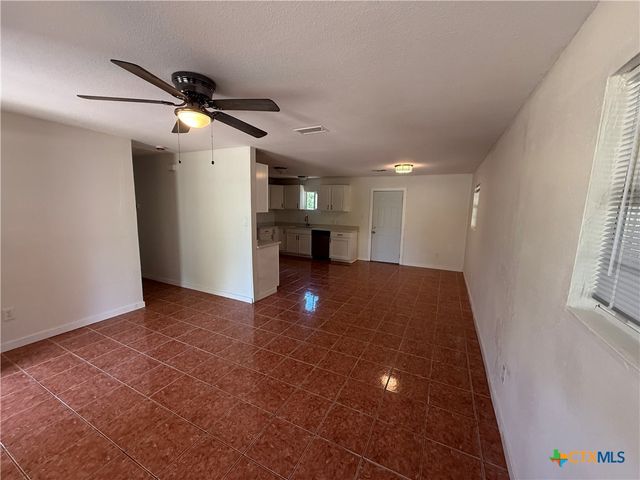 560 Wickford Way, Canyon Lake, TX 78133