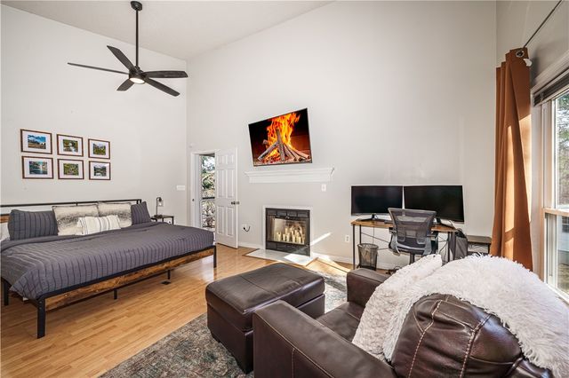 1 Drennon Drive, Eureka Springs, AR 72632