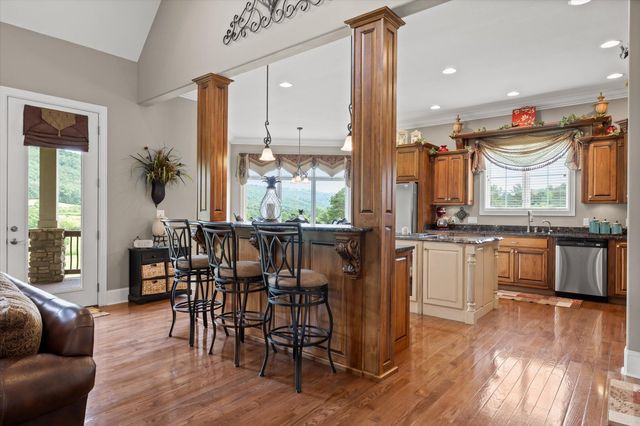 554 Castle Drive, Trenton, GA 30752