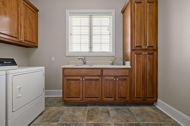 554 Castle Drive, Trenton, GA 30752