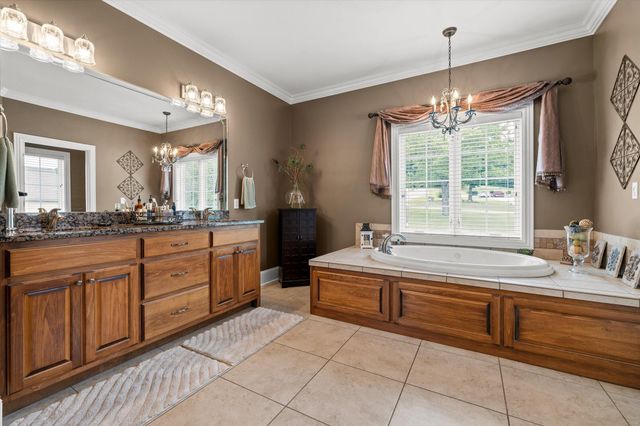 554 Castle Drive, Trenton, GA 30752