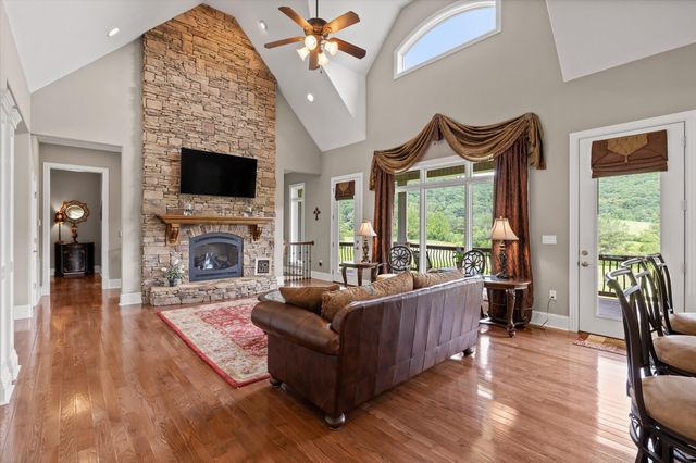 554 Castle Drive, Trenton, GA 30752