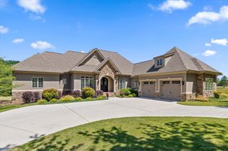 554 Castle Drive, Trenton, GA 30752