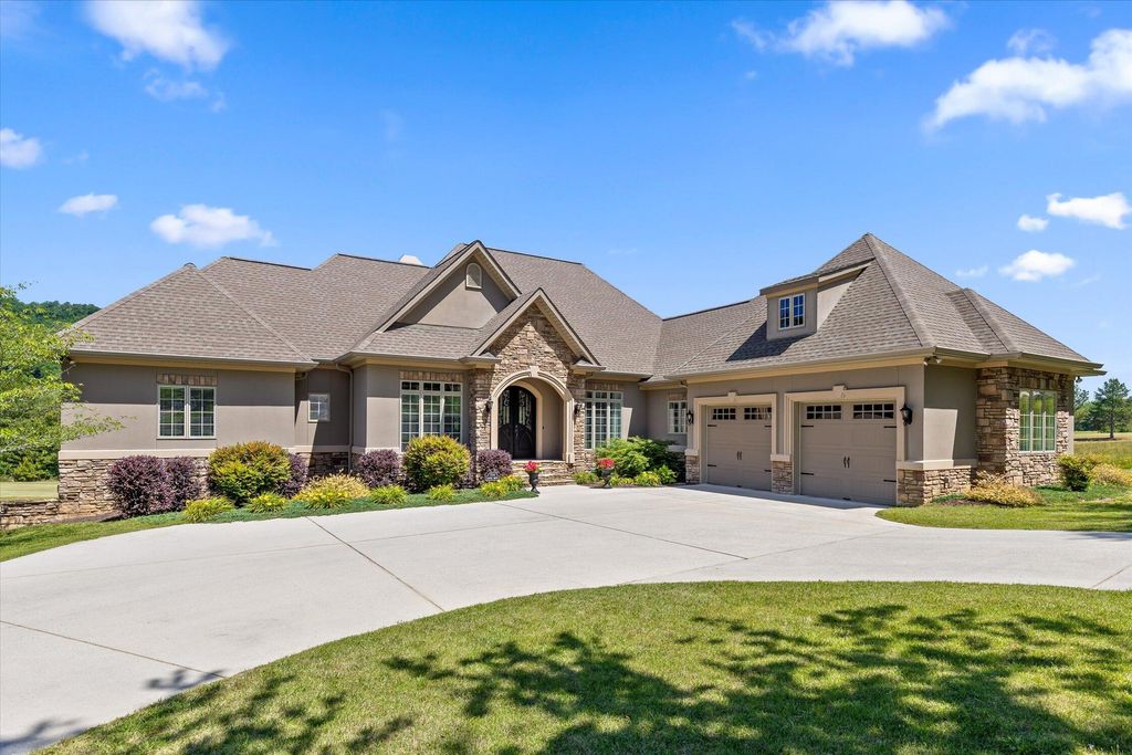 554 Castle Drive, Trenton, GA 30752