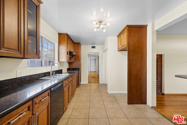 7039 Wortser Avenue, North Hollywood, CA 91605