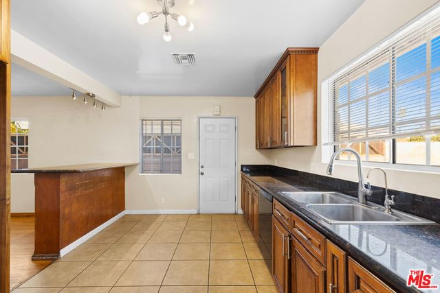 7039 Wortser Avenue, North Hollywood, CA 91605