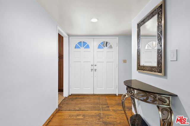 7039 Wortser Avenue, North Hollywood, CA 91605