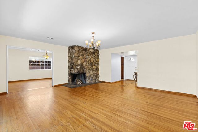 7039 Wortser Avenue, North Hollywood, CA 91605