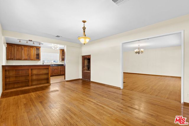 7039 Wortser Avenue, North Hollywood, CA 91605