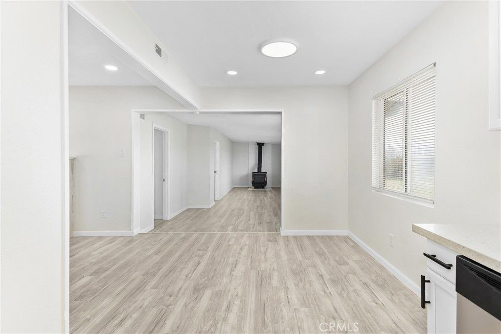 Image 10 of property listing at 15944 Wintun Road, Apple Valley, CA 92307
