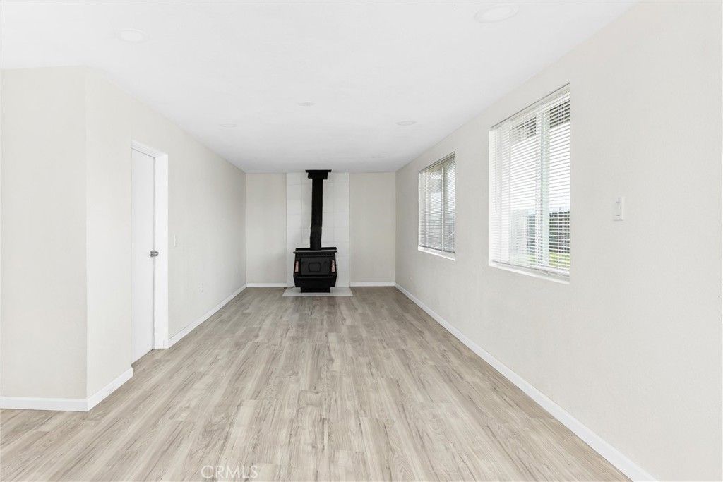 Image 14 of property listing at 15944 Wintun Road, Apple Valley, CA 92307