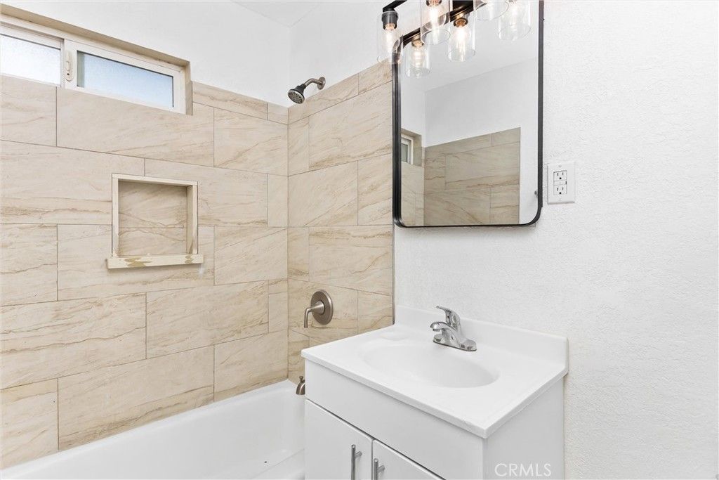 Image 18 of property listing at 15944 Wintun Road, Apple Valley, CA 92307