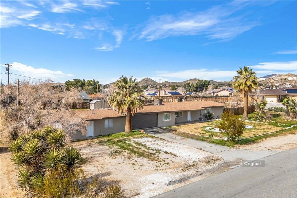 Image 1 of property listing at 15944 Wintun Road, Apple Valley, CA 92307