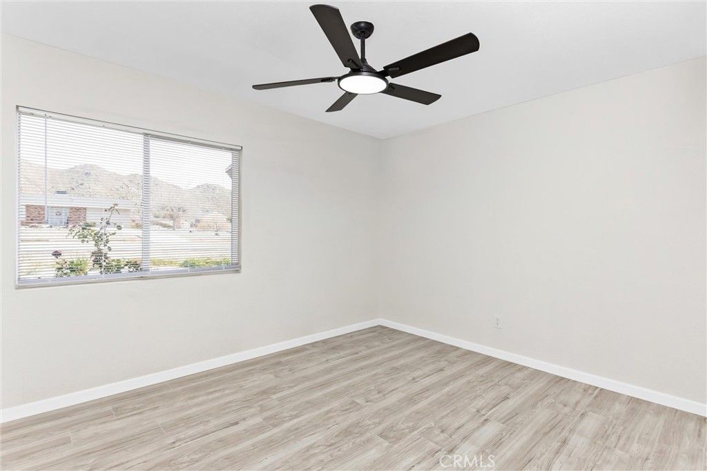Image 20 of property listing at 15944 Wintun Road, Apple Valley, CA 92307