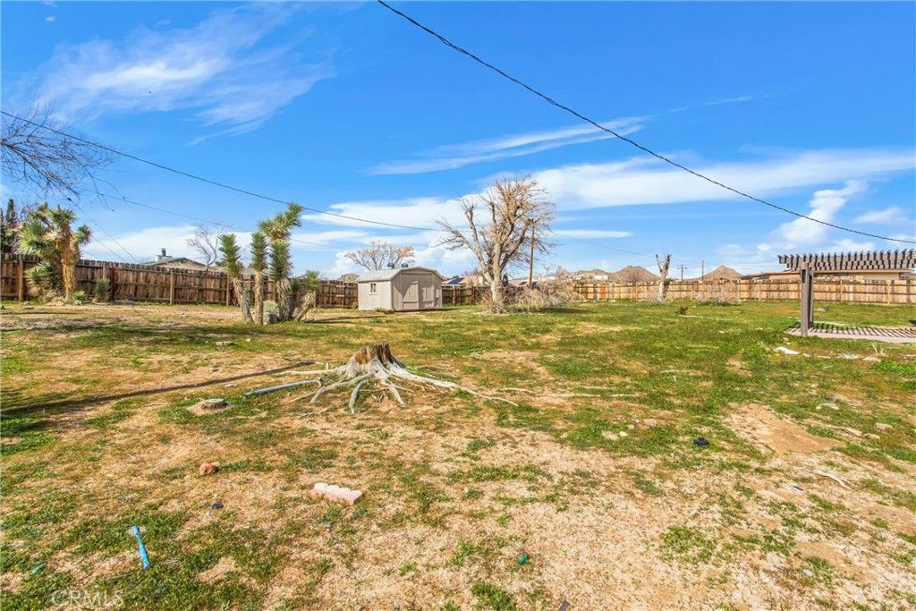 Image 30 of property listing at 15944 Wintun Road, Apple Valley, CA 92307