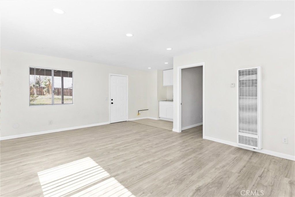 Image 34 of property listing at 15944 Wintun Road, Apple Valley, CA 92307