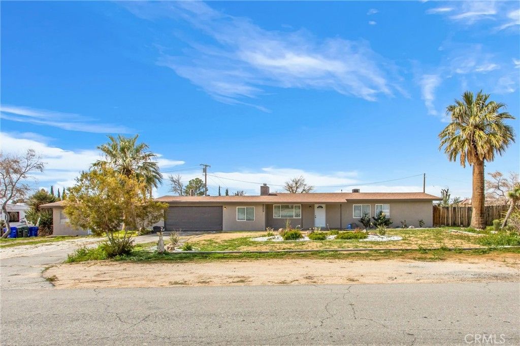 Image 3 of property listing at 15944 Wintun Road, Apple Valley, CA 92307