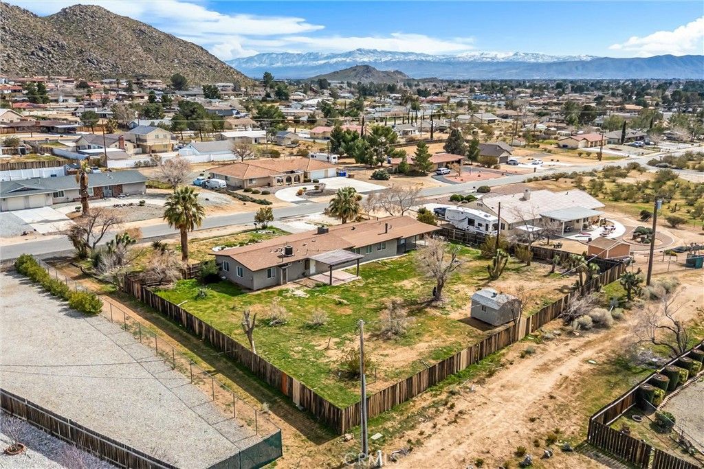 Image 50 of property listing at 15944 Wintun Road, Apple Valley, CA 92307