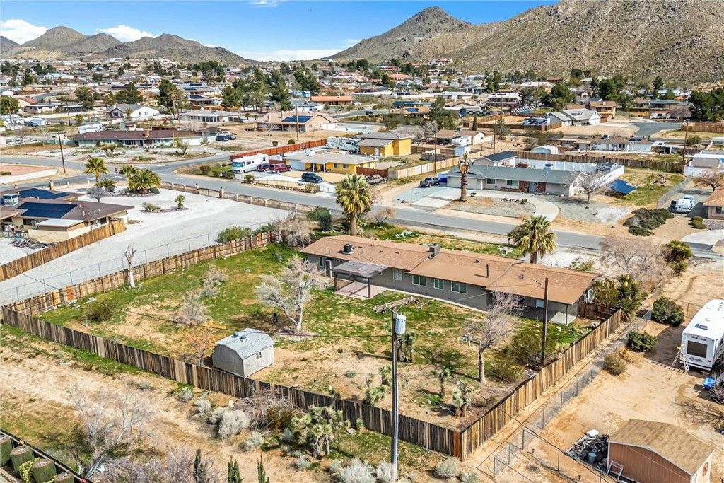 Image 51 of property listing at 15944 Wintun Road, Apple Valley, CA 92307