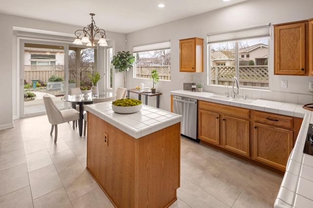 405 Lilypond Ln, Lincoln, CA 95648