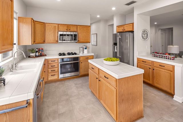 405 Lilypond Ln, Lincoln, CA 95648