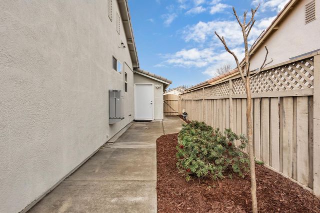 405 Lilypond Ln, Lincoln, CA 95648