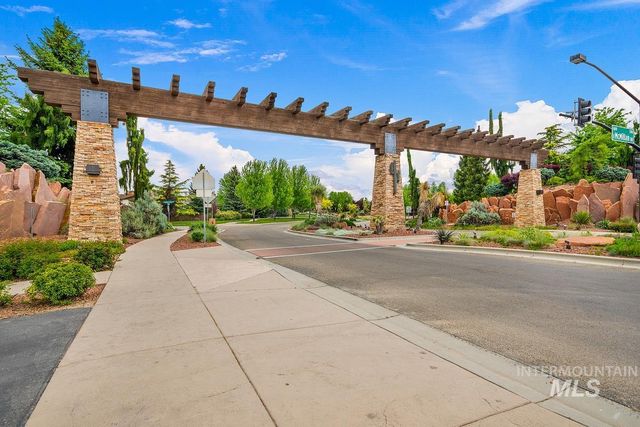 5363 N Red Hills Place, Meridian, ID 83646