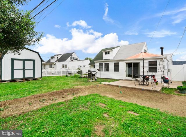 7 MISTY PINE RD, Levittown, PA 19056