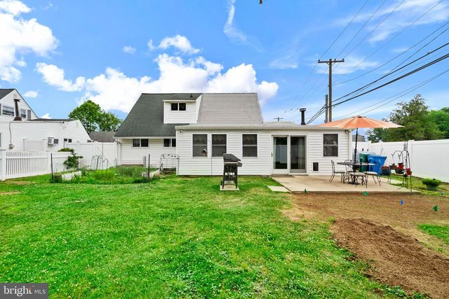 7 MISTY PINE RD, Levittown, PA 19056