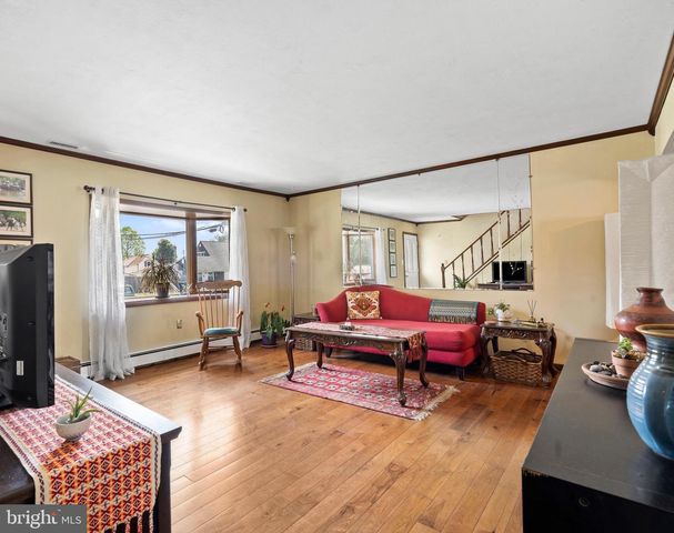 7 MISTY PINE RD, Levittown, PA 19056