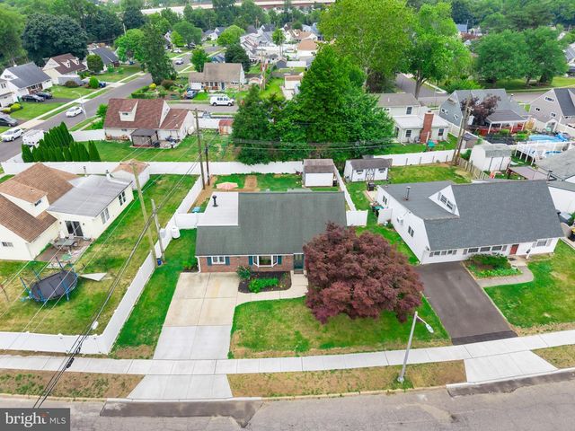 7 MISTY PINE RD, Levittown, PA 19056