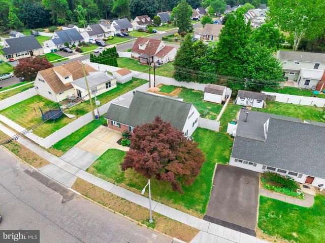 7 MISTY PINE RD, Levittown, PA 19056