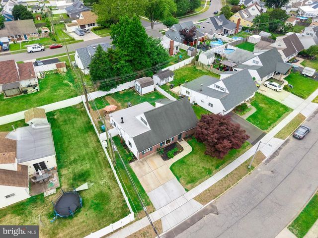7 MISTY PINE RD, Levittown, PA 19056