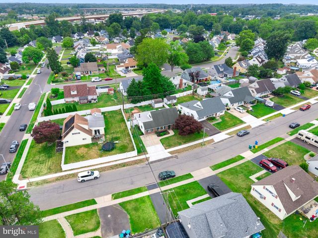 7 MISTY PINE RD, Levittown, PA 19056