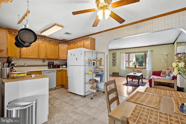 7 MISTY PINE RD, Levittown, PA 19056
