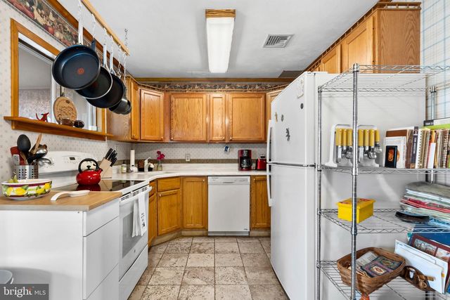 7 MISTY PINE RD, Levittown, PA 19056