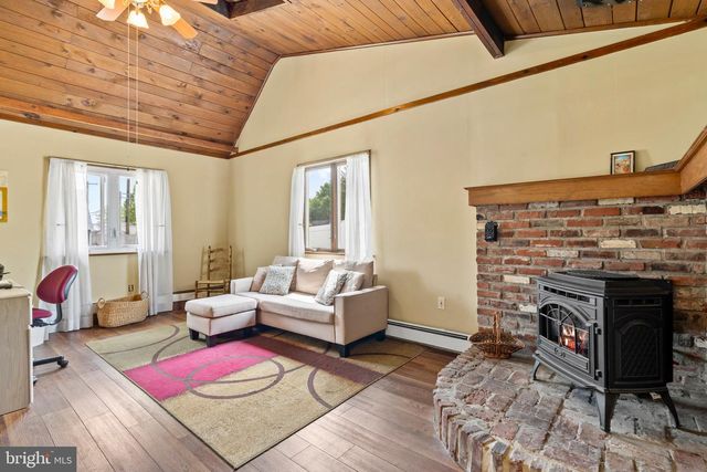 7 MISTY PINE RD, Levittown, PA 19056