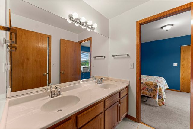 5441 Christopher Drive, Oak Forest, IL 60452