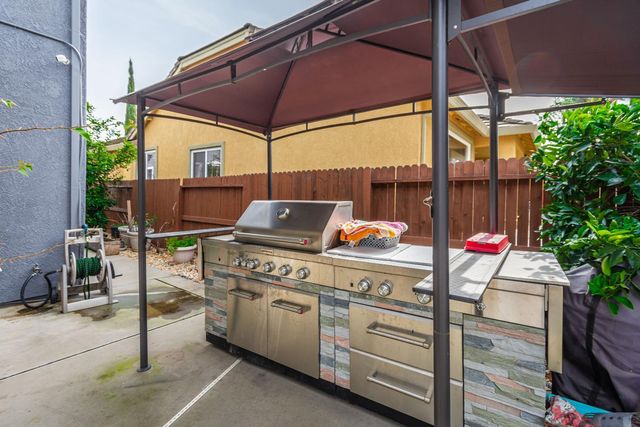 10380 Hite Cir, Elk Grove, CA 95757