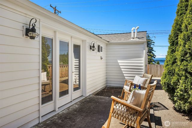 103 8th Avenue S, Edmonds, WA 98020